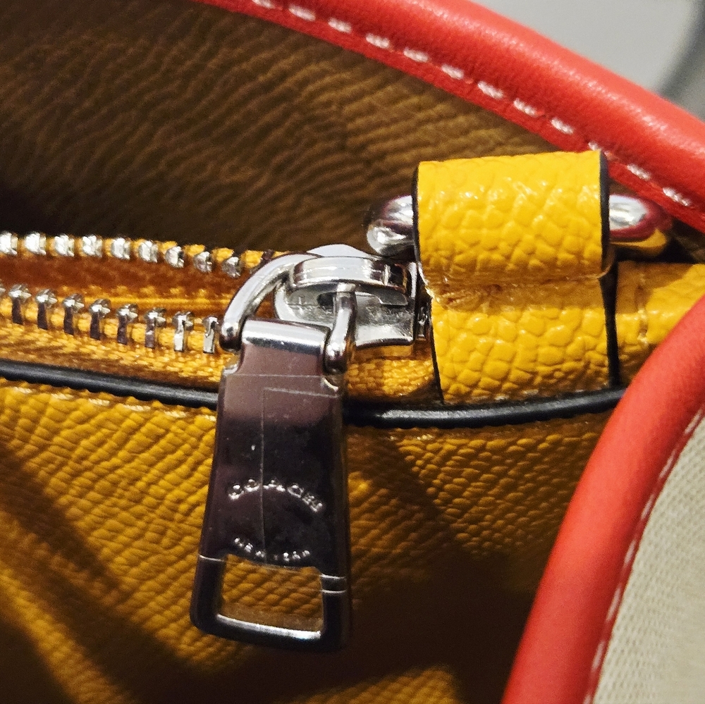 Coach Mollie Tote 25 in Colorblock. New Like Condition With Tags - Picture 11 of 12